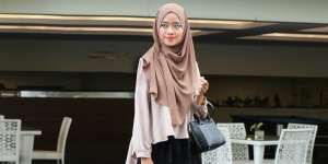 Ardiatami: Gaya Kasual Hijaber ke Kantor