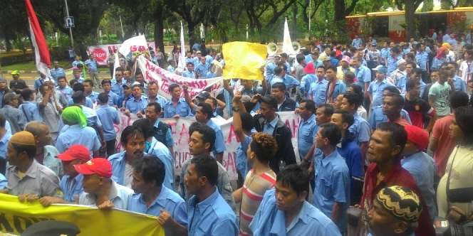 Ribuan Sopir Taksi Geruduk Kemenkominfo