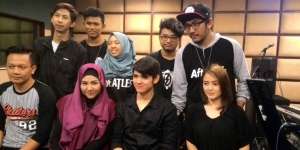 Rehat Berakting, Aliando Syariah Gelar Konser Mini