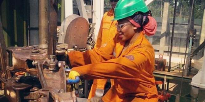 Hijaber yang Bekerja di Tempat Paling Berbahaya