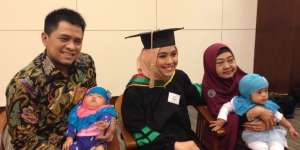 Oki Setiana Dewi Lulus Master PAUD
