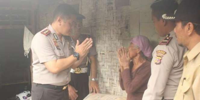`Mak Ikah, Jangan Lagi Tinggal di Kandang Kambing...` 