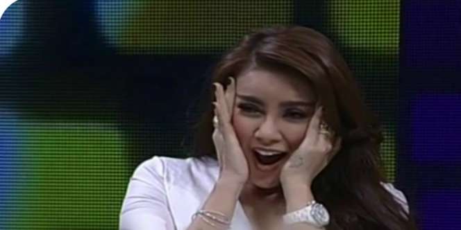 Busana Dianggap Vulgar, Ini Jawab Pihak Olla Ramlan