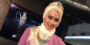 Diprotes Netizen, Nina Septiani Hapus Foto `Dua Kelapa`