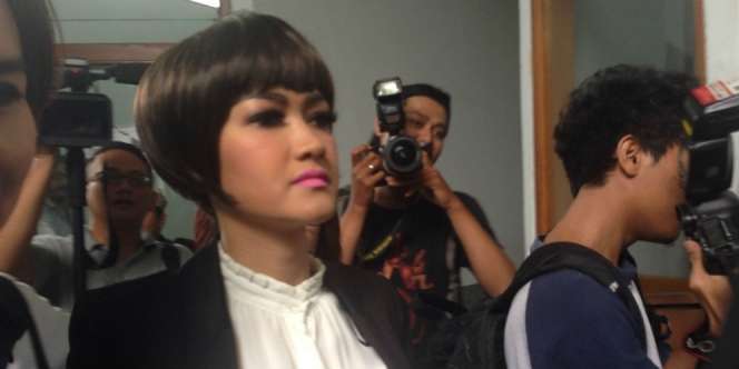 Gaston Tak Hadir di Sidang Cerai Perdana, Jupe Kecewa