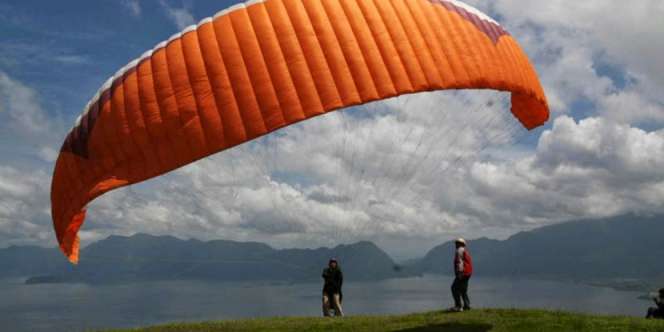 3 Lokasi Paralayang dengan Pemandangan Mengagumkan