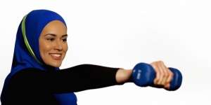 Muslimah Jawara MuayThai Dunia Buat Line Busana Olahraga