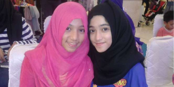 Pose #OOTD Dua Kakak Beradik, Hijaber Idola Remaja