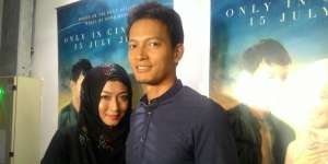 Doa Fedi Nuril dan Istri Saat Umrah