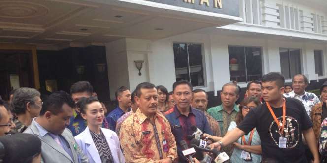Kecapekan, Zaskia Gotik Ikut Upacara Pakai 'Heels'