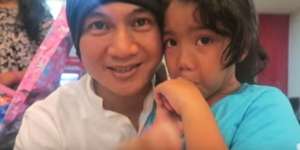 Video Anak Sheila Marcia Tak Ingin Pisah dari Anji
