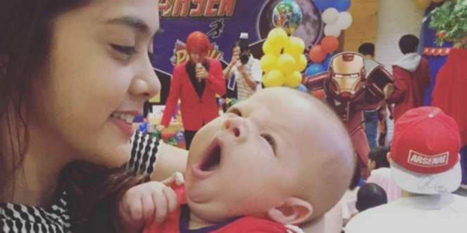 Gendong Anak Stuart, Kekasih Rifky Balweel Tuai Pujian