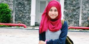 #HOTD: Gaya Busana Hijab Mahasiswi Jurnalistik Lenny Nasution
