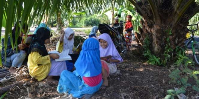 Perjuangan Dai Ikun Cerdaskan Pelajar di Dusun Terpencil