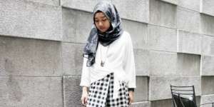 #HOTD: Gaya Hijab dengan Celana Palazzo Tiarani Saputri