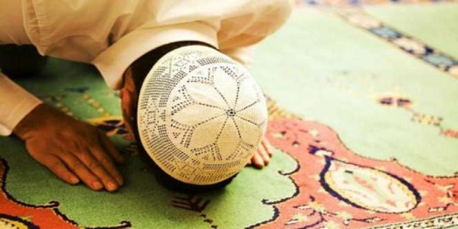 Ini Enam Orang yang Salat Bersama Setan