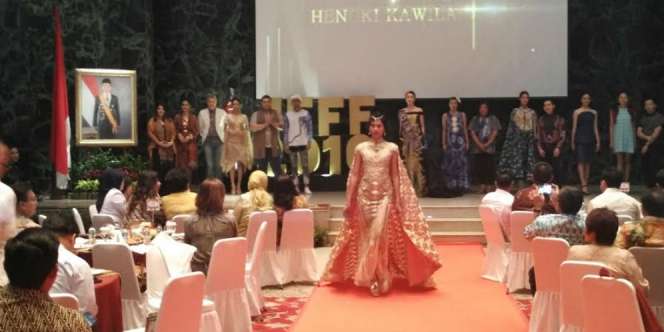 9 Desainer Kenamaan Unjuk Diri di Fashion Festival 2016
