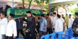 Putri Pendiri Pondok Gontor Meninggal Saat Dekap Alquran