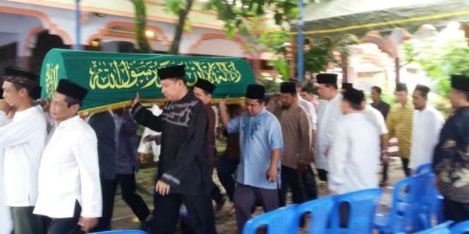 Putri Pendiri Pondok Gontor Meninggal Saat Dekap Alquran