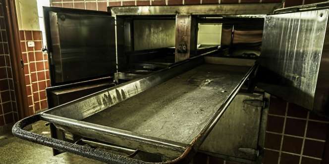 Mabuk Saat Berkendara, Dihukum Memandikan Jenazah 