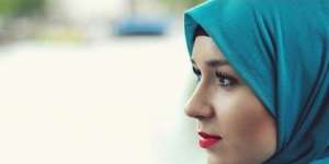 Tampilan Hijab Sederhana nan Elegan