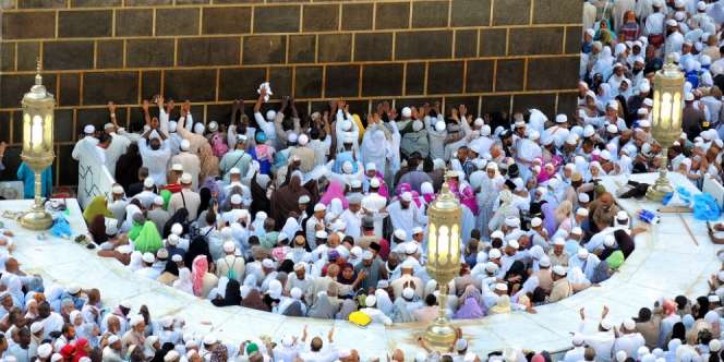 Jemaah Umrah Boleh Solat di Dalam Kabah?