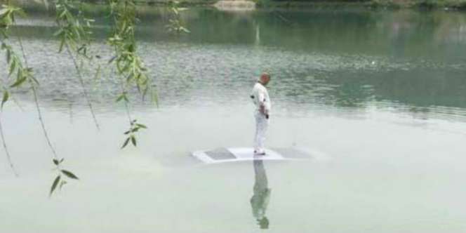 Sibuk Cari Ponsel di Bawah Jok, Mobil Nyungsep ke Danau