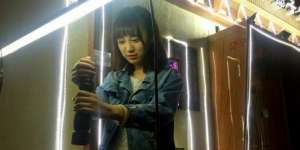 Pesona Tukang Sate Cantik `Bius` Hati Netizen