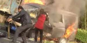 Suami Tewas Demi Selamatkan Istri dari Mobil yang Terbakar