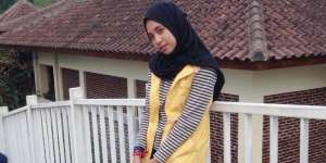 #HOTD: Lebih Sibuk di Luar Ruangan? Intip Gaya Hijab Lenny N
