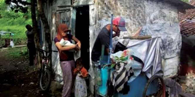 Astagfirullah, Keluarga Ini Harus Tinggal di Kandang Ayam