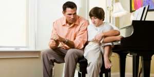 4 Keterampilan Keuangan yang Harus Diajarkan pada Anak