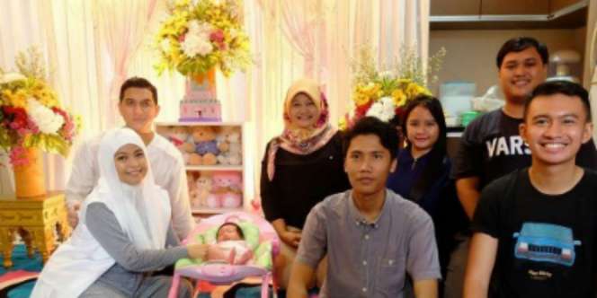 Subhanallah, Tantri `Kotak` Berhijab Panen Pujian