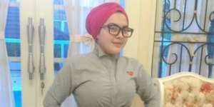 Heboh, Foto Editan Adik Syahrini Panen Kritik