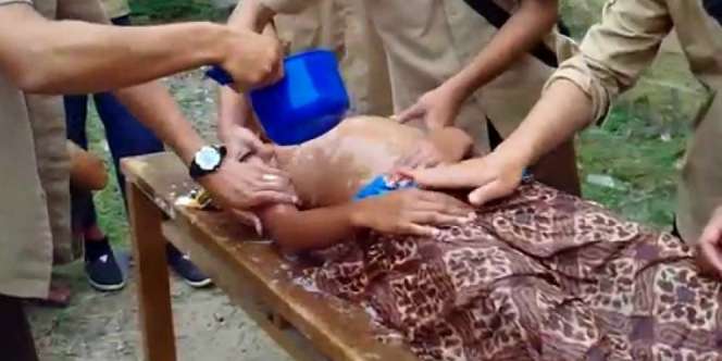 Telepon Petugas Damkar, Minta Tolong Mandikan Jenazah
