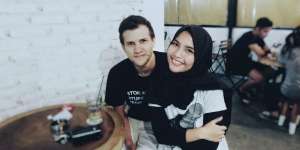 Dekat dengan Hijaber, Stuart Lupakan Risty Tagor?