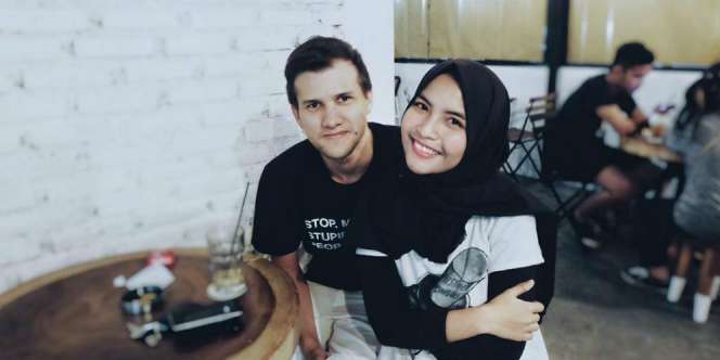 Dekat dengan Hijaber, Stuart Lupakan Risty Tagor?