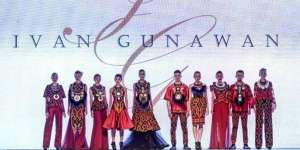 `Rambu Solo` Ivan Gunawan Usung Tenun Toraja