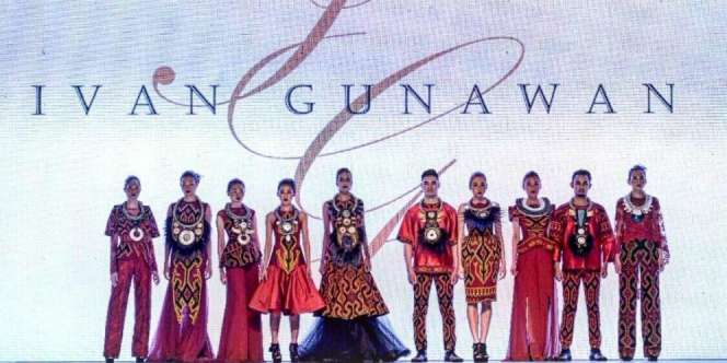 `Rambu Solo` Ivan Gunawan Usung Tenun Toraja