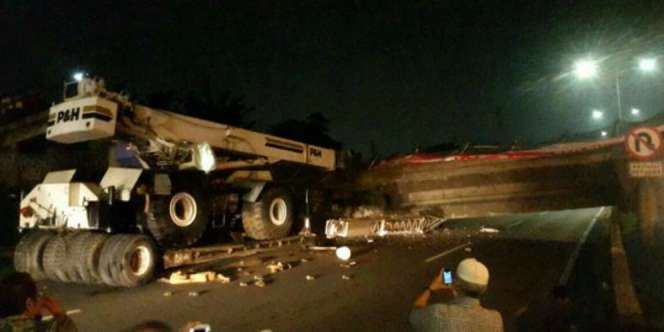 JPO Roboh di Tol BSD KM 8, Lalin Padat