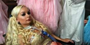 Subhanallah, Ini Manusia `Barbie` Lumpuh Pertama di Dunia
