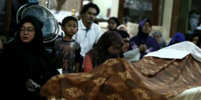 Innalillahi, Ayahanda Rina Gunawan Meninggal Dunia