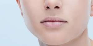 Singkirkan Bibir Pecah-pecah yang Mengganggu
