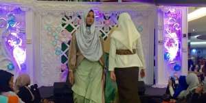 Sentuhan Batik Koleksi Zhuikaffah untuk Ramadan