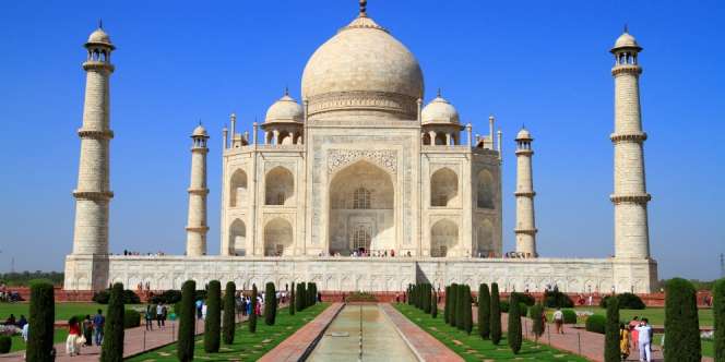 Misteri Dinding Taj Mahal Berubah Hijau, Ternyata...