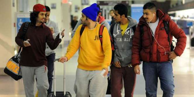 Aksi Kocak Traveler Saat Delayed di Bandara