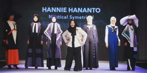 Nautical Symetrical oleh Hannie Hananto di Panggung Muffest