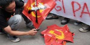 Pakai Kaos Palu Arit, Buruh Bangunan di Ciputat Diamankan TNI