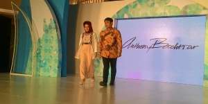 Kain Etnik dan Batik Tertuang dalam Koleksi Anthony Bachtiar