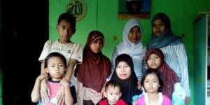 Kegigihan Ibu Nung, Guru Ngaji Anak Pemulung
